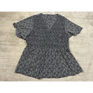 Bloomchic Top Womens 28 Black White Flowy Blouse Flutter Sleeve Vneck Casual